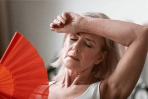 Mönchspfeffer, Wild Yam Wurzel und Traubensilberkerze Wie sie bei Menopause-Symptomen wie Hitzewallungen und Nachtschweiß helfen können - Gesundheitsparadies Gesundheitsblog